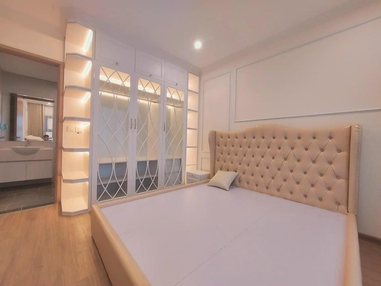 giường ngủ bọc nỉ hoặc da tai voi